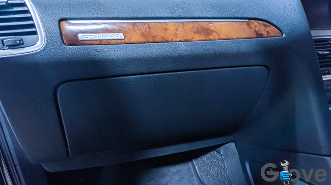 Audi-Q7-Glove-Box-Detail.jpg