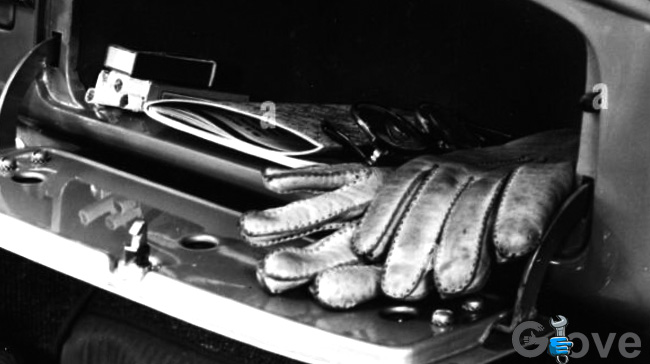 Vintage-Car-Glove-Box.jpg