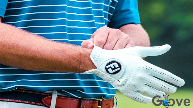 Golfer-Glove-Adjustment.jpg