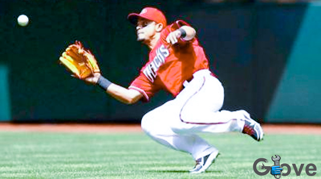 Perfecting-the-Art-of-Flaring-an-Outfield-Glove.jpg