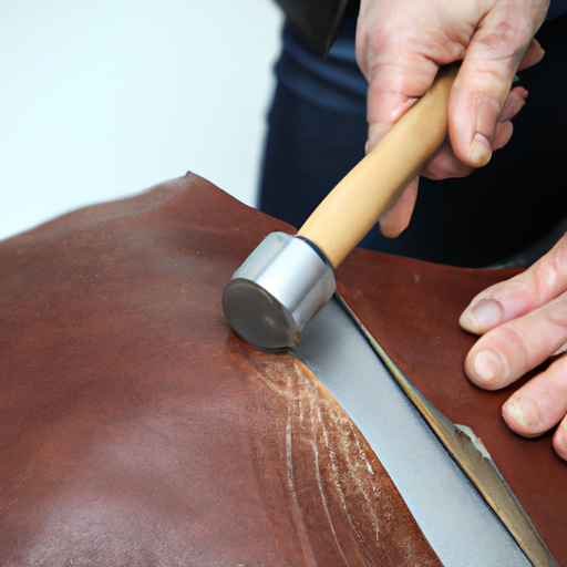3. Examining⁤ and Repairing ⁢Minor ‍Damage: Bringing Life Back to Cracked Leather
