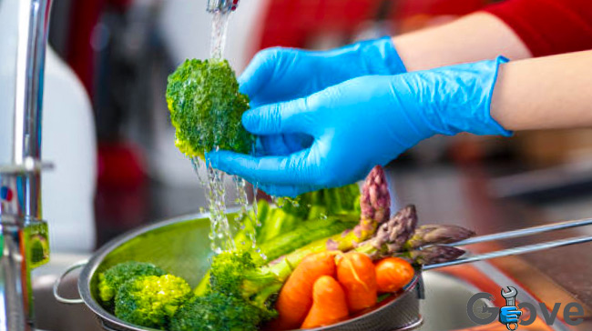 do-you-have-to-wear-gloves-when-handling-food.jpg